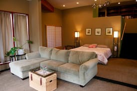 Southeast Eugene Apartment | Treehouse Library Guest Suite