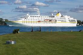 Roberts Landing House | Bonfires and freighters!