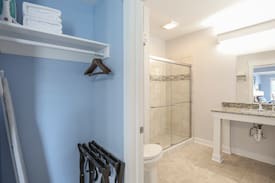 Mathews Hotel | The Captain's Room- The Callis House Inn