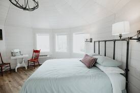 Alexandria House | Grain Bin Luxury on Environmental Lake #5