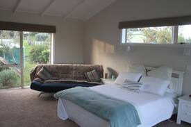 Hamurana Bed & Breakfast | Hamurana Lake Views in Rotorua: bed and breakfast.