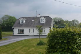 Corrandulla House | 'Cloonboo Lodge' with 5 bathrooms. 1 per bedroom!