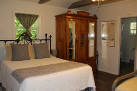 Shreveport House | The Pelican Cottage on Cross Lake