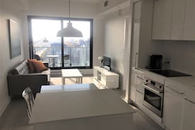 Downtown Montreal Apartment | Tour des Canadiens- condo