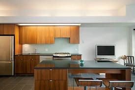 Gastown Apartment | Modern Downtown Loft w/ Parking