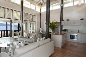 Mission Beach House | Magic Beach House - Absolute Beachfront