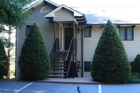 Blowing Rock Apartment | Chetola Oak #4 is a beautifully redone 2 bedroom condo in Chetola Resort