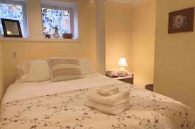 Falmouth Foreside House | Beachside Cottage-5min to Portland (Private Suite)