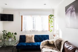 Titirangi House | TITIRANGI CHARMING COTTAGE BNB