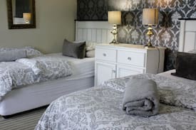 Himeville House | KarMichael Farm - Rose Cottage R590 /pppn