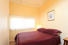 Wodonga Apartment | Kars Cosy Cottage: Private, Continental Breakfast.