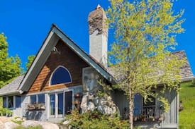 Suttons Bay Villa | The Villa at Willow Vineyards and Winery