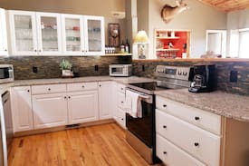 Helen Cabin | Newly Renovated Serenity Ridge Cabin-Helen, GA
