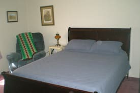 Guthrie Bed & Breakfast | Jan & Rob's Prairie Sunset Bed & Breakfast