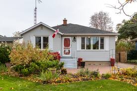 Historic Old Town House | Gate House in Niagara-on-the-Lake