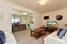 Lovedale Cabin | Clydesdale Cottage on Talga with real Clydesdale Horses