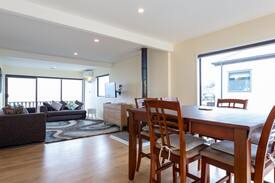 Fernhill House | The Tui Nest: Stunning views next to park & tracks