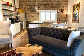 Lewisburg House | "Stones Throw Retreat" in Downtown Lewisburg