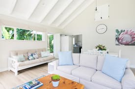 Constantia Cabin | Beautiful Private Constantia Cottage The Appleyard