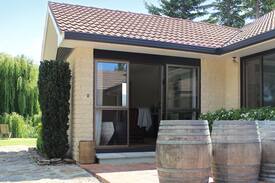 Alexandra House | All Vintage - Earnscleugh, Central Otago getaway