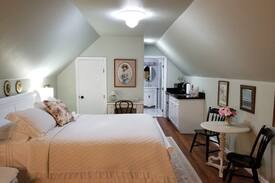 Jefferson Apartment | Debra's Tree House