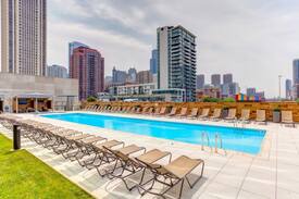 West Town Apartment | River North/Fulton Market HighEnd Pool/HotTub Gym