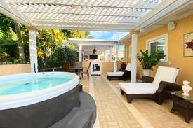 Bodden Town House | Heavenly Suite 2 - The M @ The Edge
