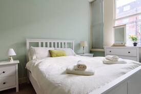 Castle Quarter Apartment | Amazing 1 BD Next To Principality Stadium & Castle