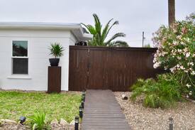 Old Town Cabin | La Perla - private casita in old town Port A