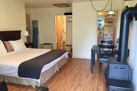 Tofino House | Hilltop Haven. Your home away from home.