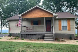 Groveoak Cabin | Eagle Point Cottage overlooking Lake Guntersville