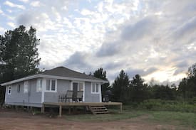 Brackley Beach Cabin | PlumBlossom cottage, spacious and a water view!