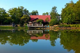 Sharpsburg Cabin | Sandstone Retreat LLC - hot tub-game room-and pond