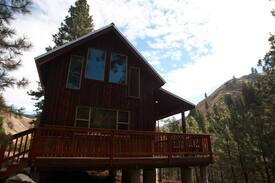 Riggins Cabin | Beachfront Gus Creek Cabin on the Salmon River