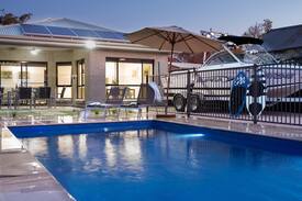 Renmark Villa | Renmark River Villas - 48B James Ave (with pool)