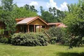 Nacogdoches Cabin | Summit Hill North Cottage with Kitchen