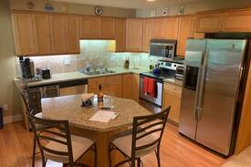South Juanita House | Quiet Eastside Mother-In-Law Apartment with AC
