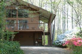 Franklin Villa | A Mountain Swiss Chalet in the Smokies Mountains!