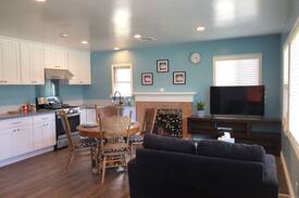 Ontario Apartment | Cozy guest house W/private entrance 10min to ONT