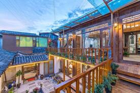 Gucheng Hotel | 丽江古城区距离大水车路口200多米舒适清新大床房（云月点击头像还有复式房型可供选择进古城免古维可做饭