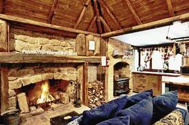 Kangaroo Valley Cabin | Romantic & Cosy in the Village 'Loughmore Cottage'