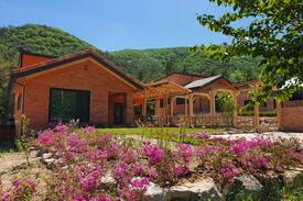 Gochang Cabin | 고창풀빌라펜션 소리재 (독채40평)단독풀장(무료)/노래방/족구장/트렉터 갯벌조개체험