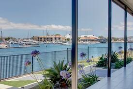 Port Lincoln House | The Entrance View - Waterfront Luxury Home