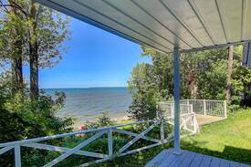 Georgina Cabin | Incredible Waterfront Cottage at Jackson's Point