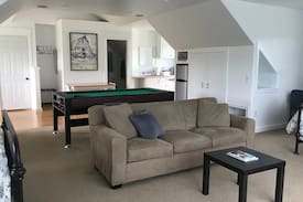 Vernonia House | The Treharne Trailhead-Beautiful Guest Suite