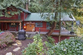 Yacolt Cabin | Enchanting RIVERFRONT Lewis River Vacation Cabin