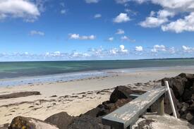 Allestree House | Graceland - Direct Beach Access with Boat parking