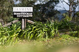 Lorne Cabin | Honeysuckle Cottage Lorne