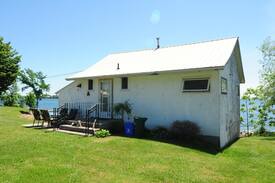 Waupoos Cabin | Waupoos Island View Cottages - The Amanda