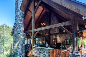 Lansing Cabin | Riverwind Lodge - 5 Acres on the New River!